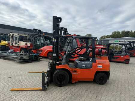 Nestekaasutrukki 2011  Toyota 02-7 FG 35 (1)