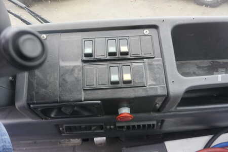 Wózki systemowe do implementacji 2014  Linde P 250 - Schlepper (3)