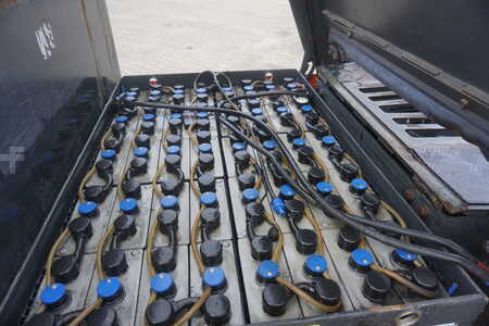 Wózki kontenerowe - Linde P 250 - Schlepper (11)