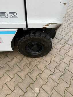 Containerhanterare  Unicarriers 3,2 Tonner - Nur 2350 Stunden (11)