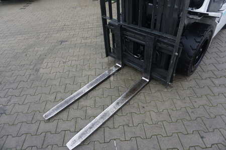 Chariots porte-conteneurs 2016  Unicarriers 3,2 Tonner - Nur 1.955 Stunden (14)