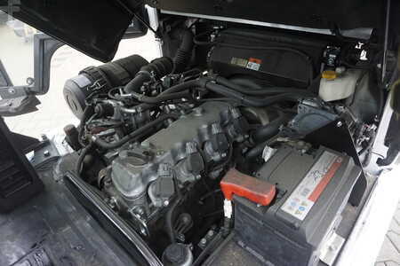 Chariots porte-conteneurs 2016  Unicarriers 3,2 Tonner - Nur 1.955 Stunden (2)