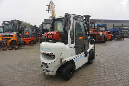 Chariots porte-conteneurs 2016  Unicarriers 3,2 Tonner - Nur 1.955 Stunden (7)