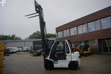 Chariots porte-conteneurs 2016  Unicarriers 3,2 Tonner - Nur 1.955 Stunden (8)