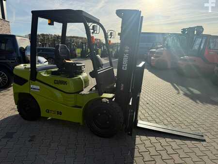 Dieselový VZV 2024  Clark GTS 30  D (3)