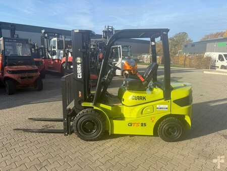 Dieselový VZV 2024  Clark GTS 25 D (1)
