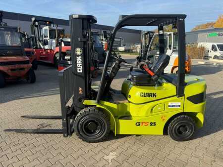 Dieselový VZV 2024  Clark GTS 25 D (5)
