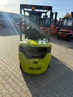 Dieselový VZV 2024  Clark GTS 25 D (7)