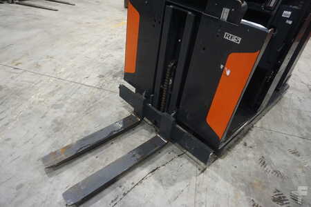 Vertical order pickers 2018  Linde V 11 - Kommissionierer (14)