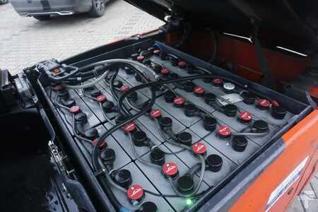 Elektromos 4 kerekű 2020  Linde E 18PH-02 - 4.895 Stunden (9)