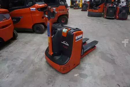 Lavtløftende truck 2017  Linde T 20 - Batteriewechselwagen - Nur 73 Stunden (4)