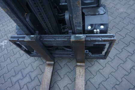 Gázüzemű targoncák 2022  Linde H 35T-01 - 2022er (14)