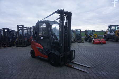 Gázüzemű targoncák 2022  Linde H 35T-01 - 2022er (3)