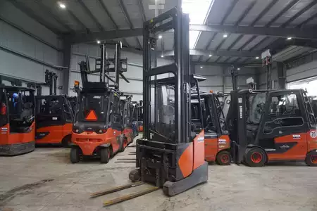 Carrelli retrattili 2017  Linde R 14X-03 - Nur 5.484 Stunden (1)