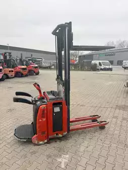 Stacker de condutor em pé 2015  Linde L 12 L HP AP (8)