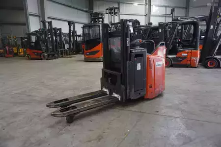 Stacker de condutor em pé 2019  Linde L 12L HPSP - Nur 1.785 Stunden (1)