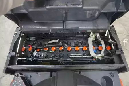 Stacker de condutor em pé 2019  Linde L 12L HPSP - Nur 1.785 Stunden (8)