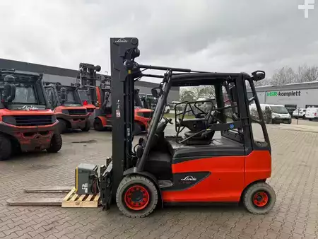 Elektro čtyřkolový VZV  Linde E 50 HL (3)