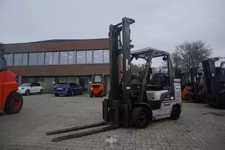 Gázüzemű targoncák 2006  Nissan L02F36LU - 3.467 Stunden (1)