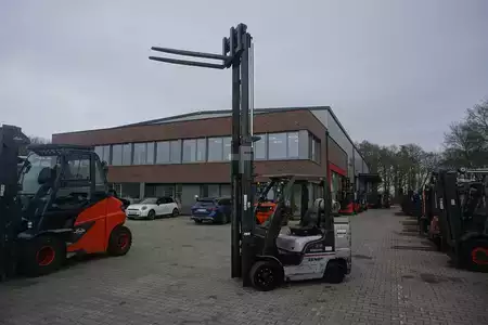 Gázüzemű targoncák 2006  Nissan L02F36LU - 3.467 Stunden (2)