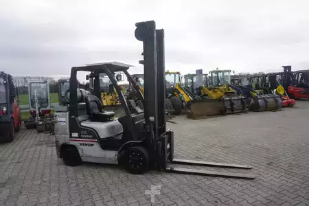 Gázüzemű targoncák 2006  Nissan L02F36LU - 3.467 Stunden (3)