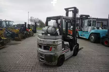 Gázüzemű targoncák 2006  Nissan L02F36LU - 3.467 Stunden (4)