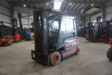 El Truck - 4-hjul 2015  Linde E 25L-01 - Triplex (1)