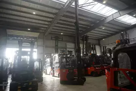 Schubmaststapler 2020  Linde R 20-01 (2)