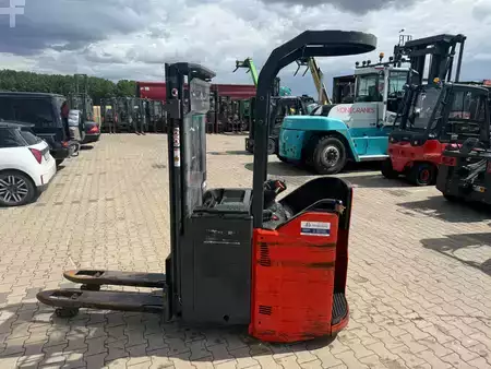 Stackers Stand-on 2022  Linde D 14 SP (10)