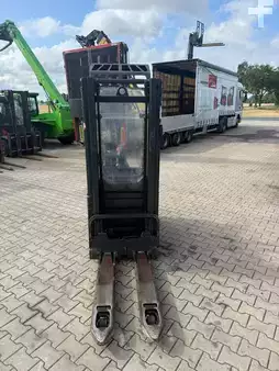 Stackers Stand-on 2010  Linde L 14 L SP (3)