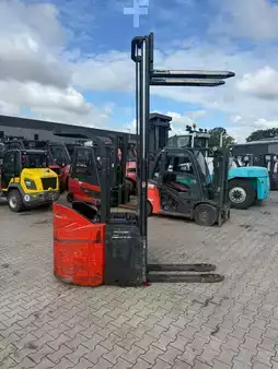Stackers Stand-on 2010  Linde L 14 L SP (4)