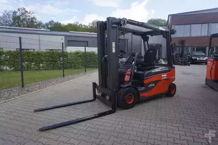 Elektro 4 Rad 2019  Linde E 25RL-01 - Triplex - 2019er (1)