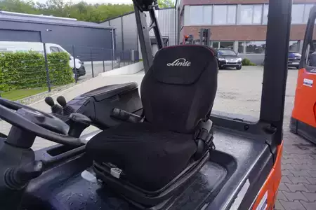 Elektro 4 Rad 2019  Linde E 25RL-01 - Triplex - 2019er (3)