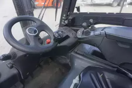 Elektryczne 4-kołowe 2017  Linde E 30-01 - 2017er (4)