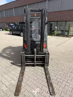 Gázüzemű targoncák 2018  Linde H 25T-02 - 2018er (2)