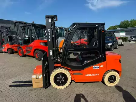 Elektro 4 Rad  Noblelift CPD 38 (1)
