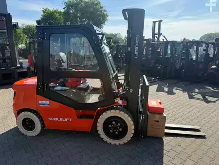 Elektro 4 Rad  Noblelift CPD 38 (8)