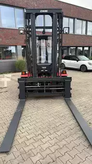 Carrelli elettrici 4 ruote 2017  Kalmar ECG 80-9 (2)