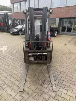 Dízel targoncák 2018  Linde H 25 D -02 (13)