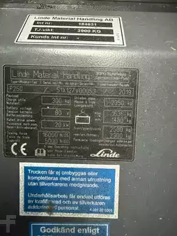 Chariots tracteurs  Linde P 250 (13)