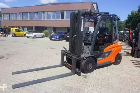 Treibgasstapler 2020  Linde H 35T-01 - Triplex (1)