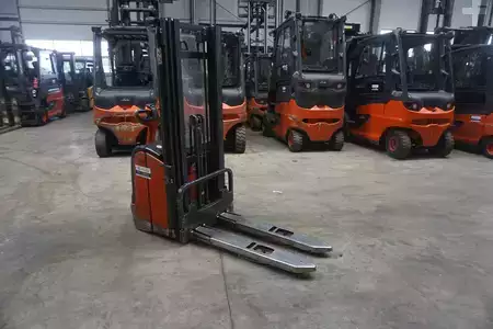 Pallet Stackers 2012  Linde L 14 - 4.352mm Triplex - 2023er Batterie (3)