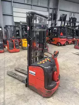 Pallet Stackers 2015  Linde L 16 Triplex (10)