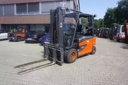 Elektryczne 4-kołowe 2014  Linde E 50HL-01 - Triplex (1)