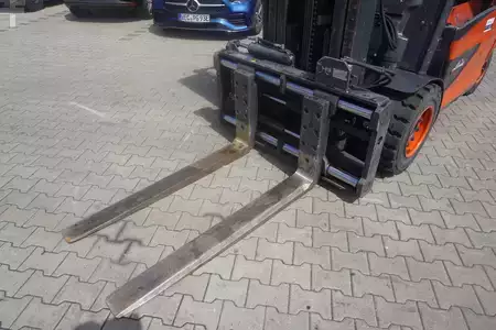 Elektryczne 4-kołowe 2014  Linde E 50HL-01 - Triplex (14)