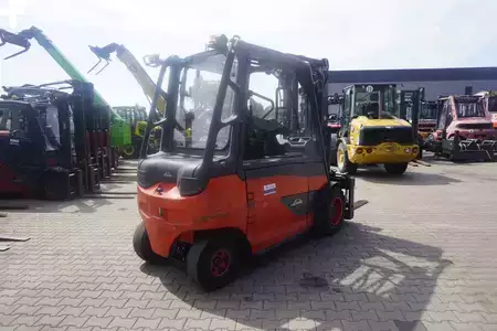 Elektryczne 4-kołowe 2014  Linde E 50HL-01 - Triplex (2)