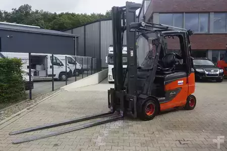 Elektro čtyřkolový VZV 2019  Linde E 30H-01/600 - 2019er (1)