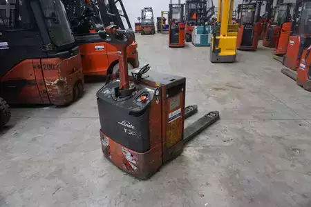 Lavtløftende truck 2001  Linde T 30 - Nur 275 Stunden (6)