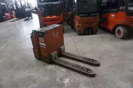 Lavtløftende truck 2001  Linde T 30 - Nur 275 Stunden (7)