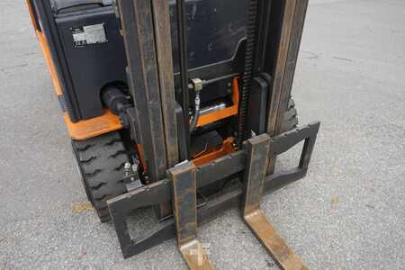 Elektryczne 4-kołowe 2013  Doosan B 25X-5 - Nur 4554 Stunden (9)